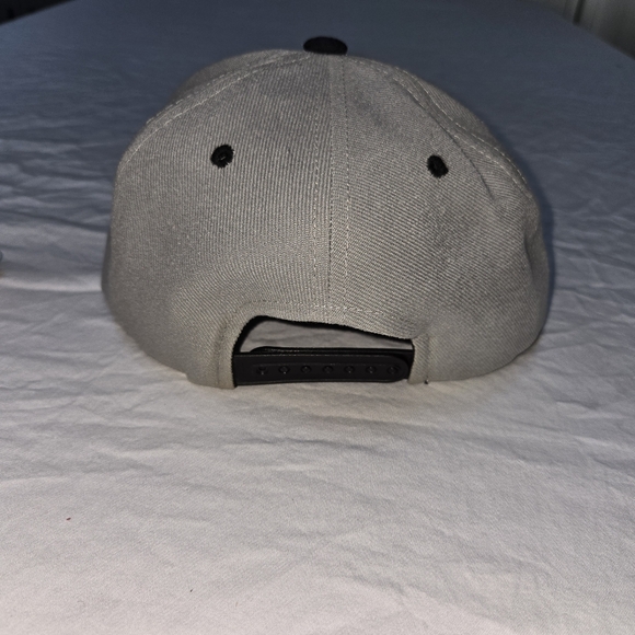 New York Two-Tone Snapback Hat - Picture 2 of 3